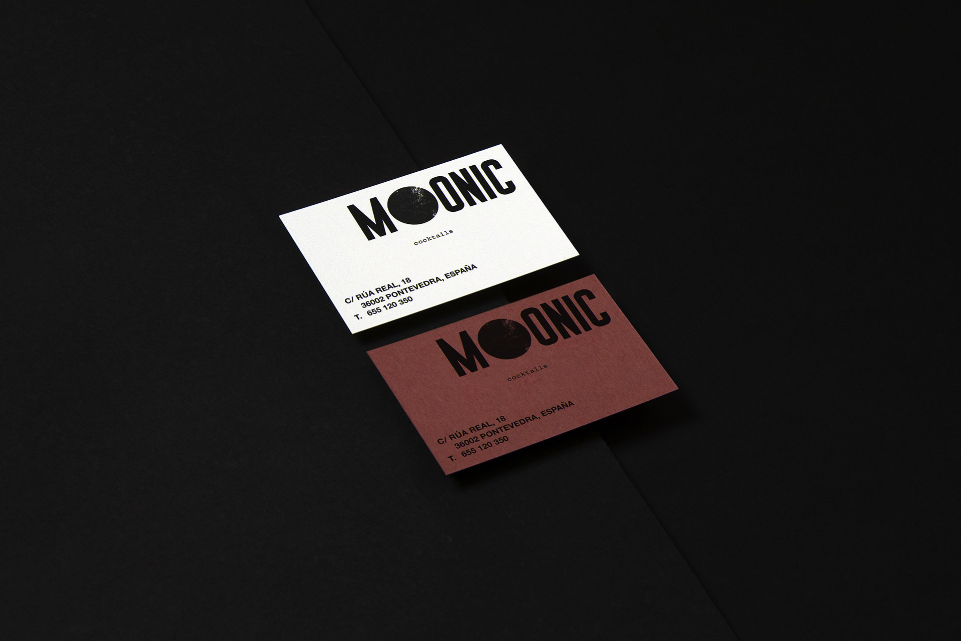 Identidad gráfica para Moonic, bar en Pontevedra